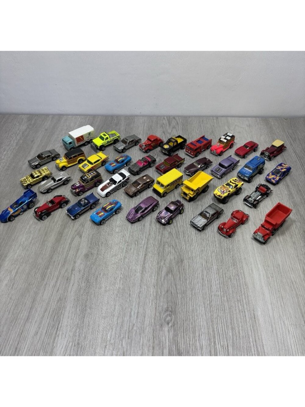 37 Loose Hot Wheels Die Cast Car Lot Ferrari Dump Truck - Great Paint/Condition